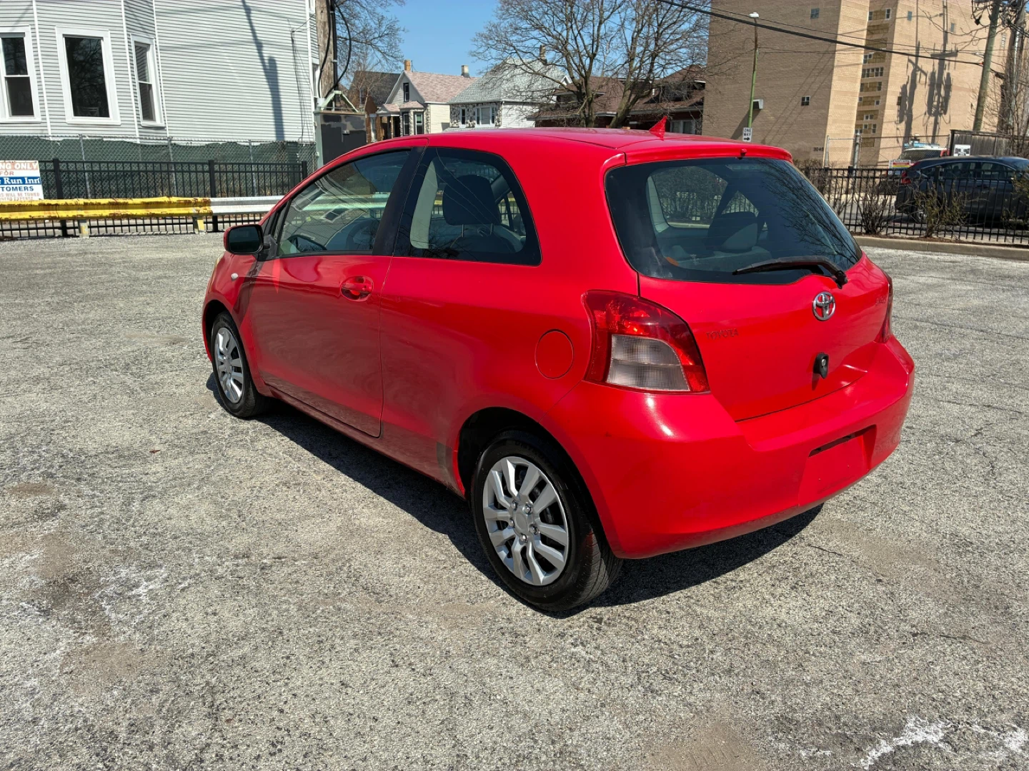 2007 Red Toyota Yaris Hatchback con 122 mil millas - photo 3