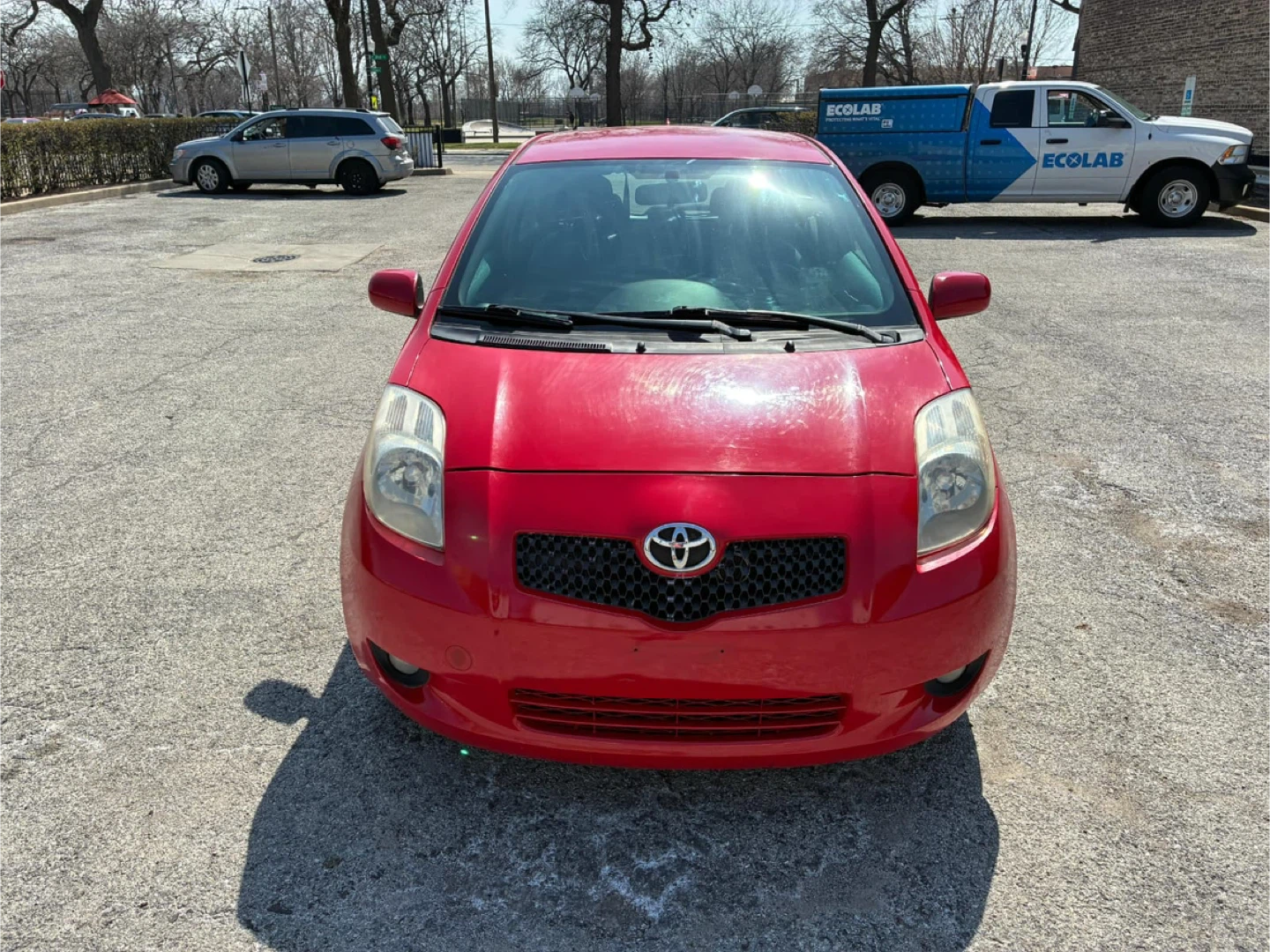 2007 Red Toyota Yaris Hatchback con 122 mil millas - photo 4