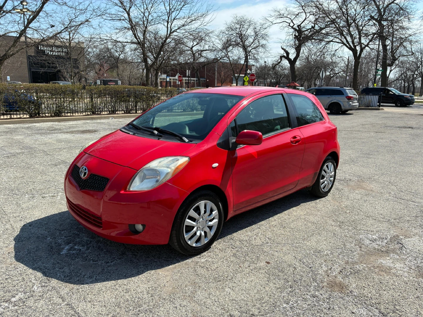 2007 Red Toyota Yaris Hatchback con 122 mil millas - photo 2