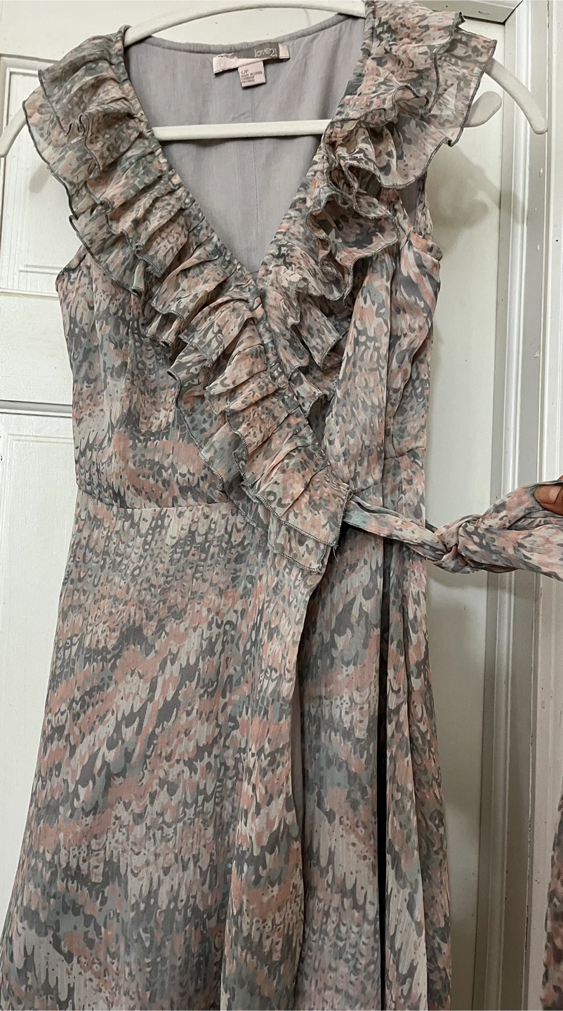 Lovey Ruffle Print Dress.Vestido love21 de forever 21. - photo 2