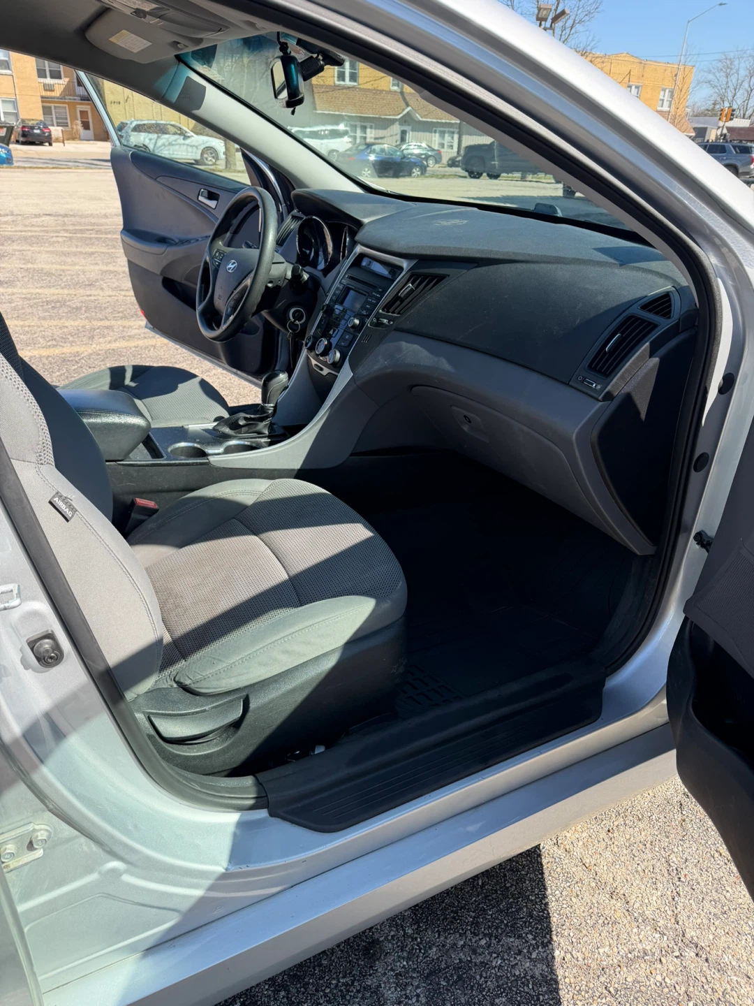 Silver 2014  Hyundai Sonata Sedan - photo 4