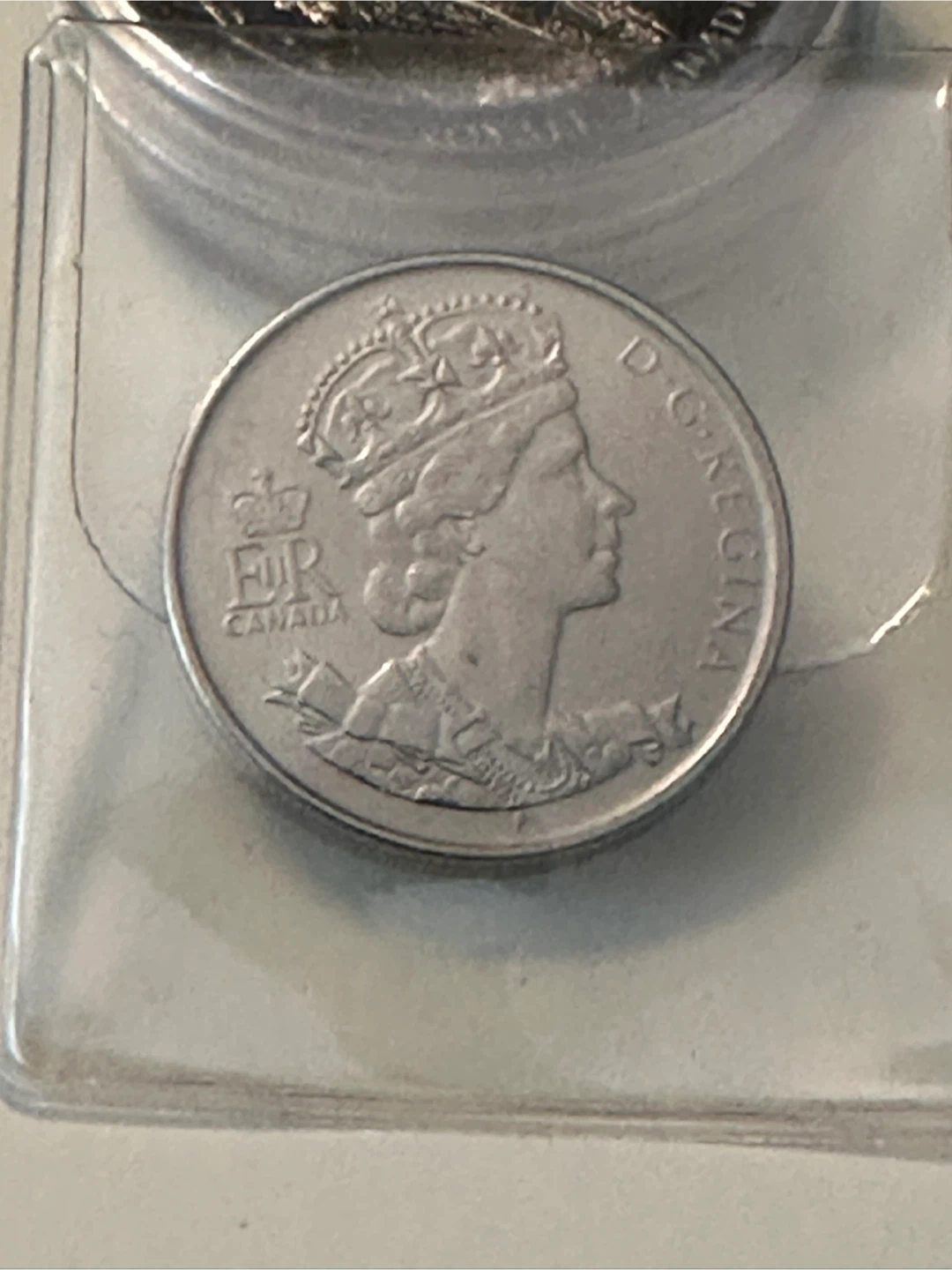50 cent Queen Elizabeth Golden Jubilee coin - photo 2