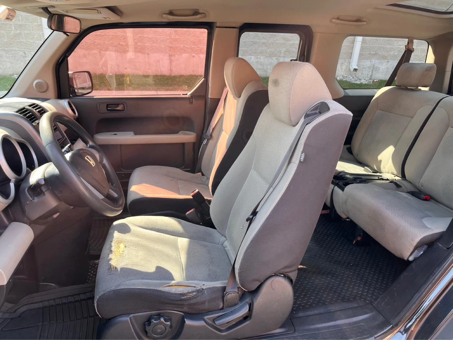 Black Honda Element SUV 155 k millas