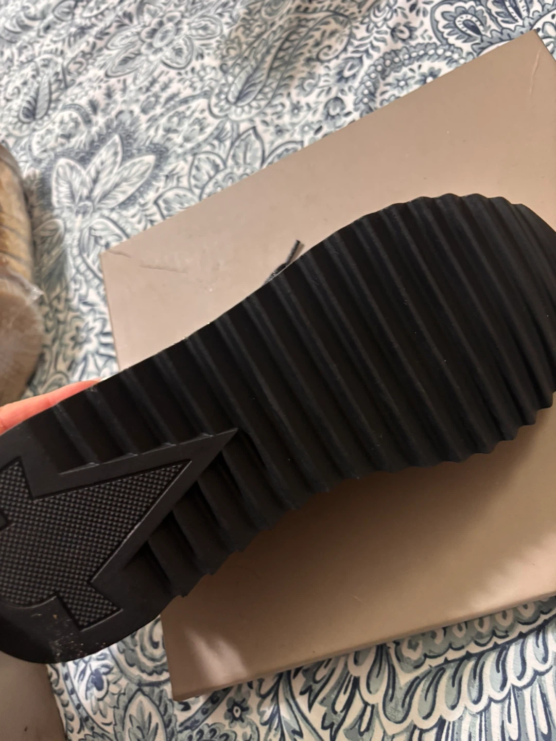 FINDVELL Black Rhinestone Sneakers - photo 4