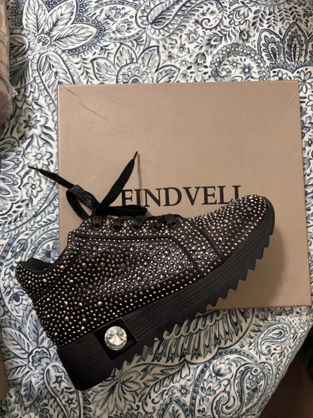 FINDVELL Black Rhinestone Sneakers