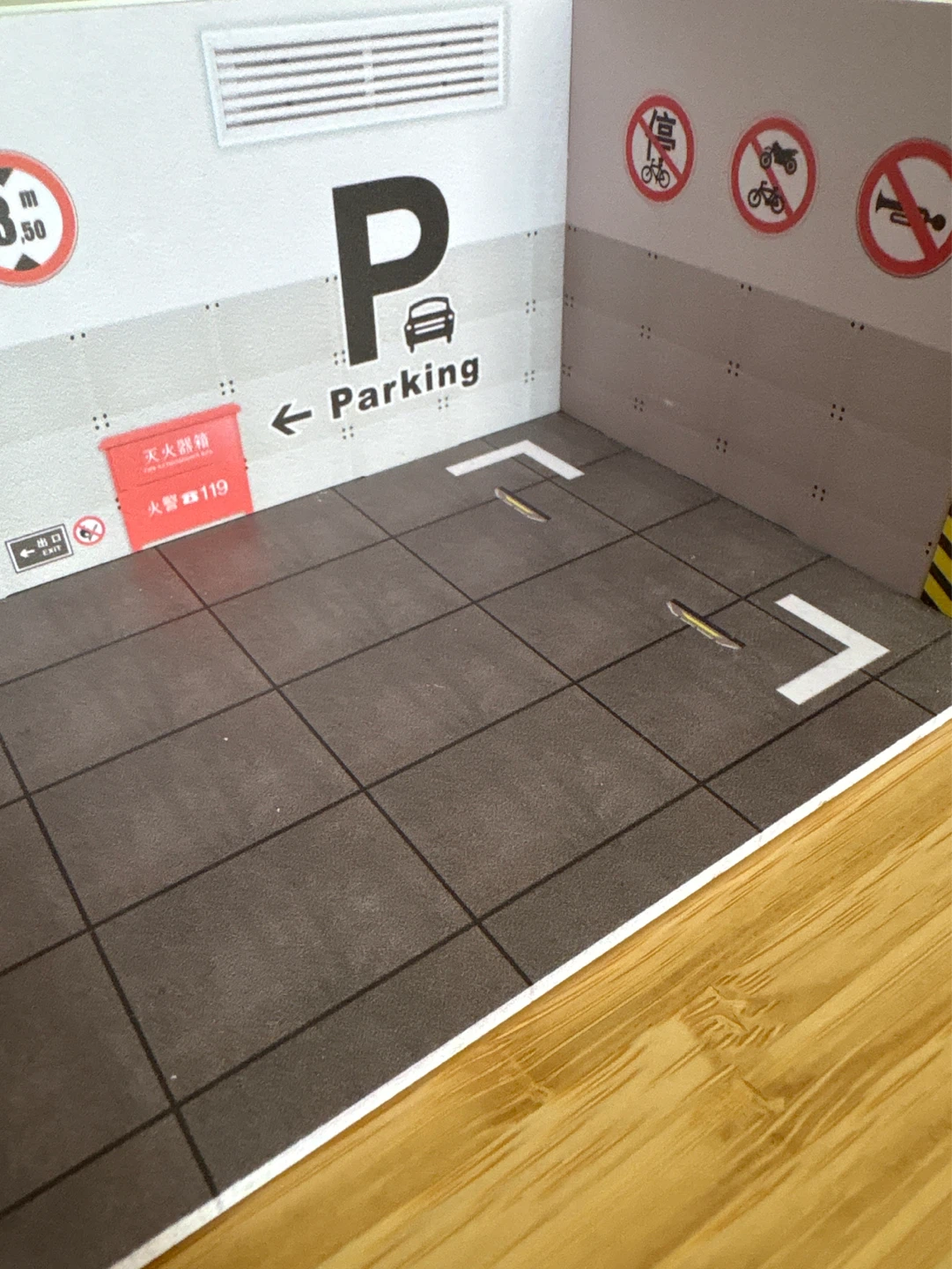 Car model display - photo 2
