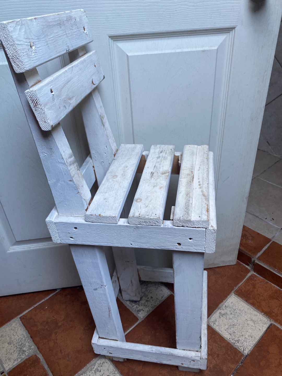 White Wooden Chair/silla de madera blanca 🥕