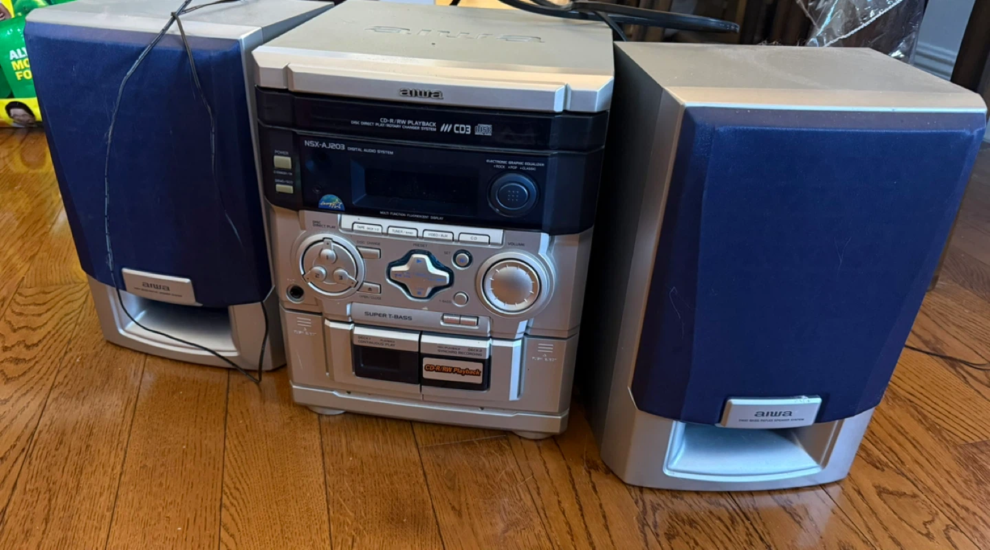 Aiwa NSX-A203 CD Stereo System with Speakers and Remote