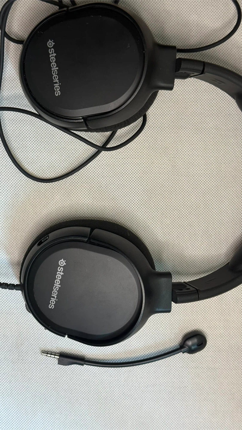 SteelSeries Arctis Gaming Headset with Detachable Mic