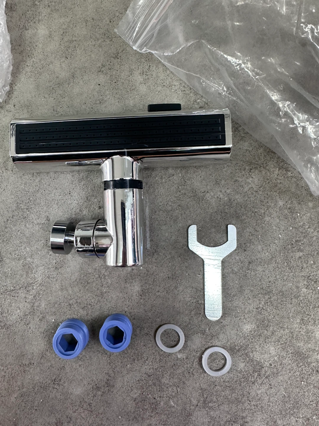 Waterfall kitchen faucet