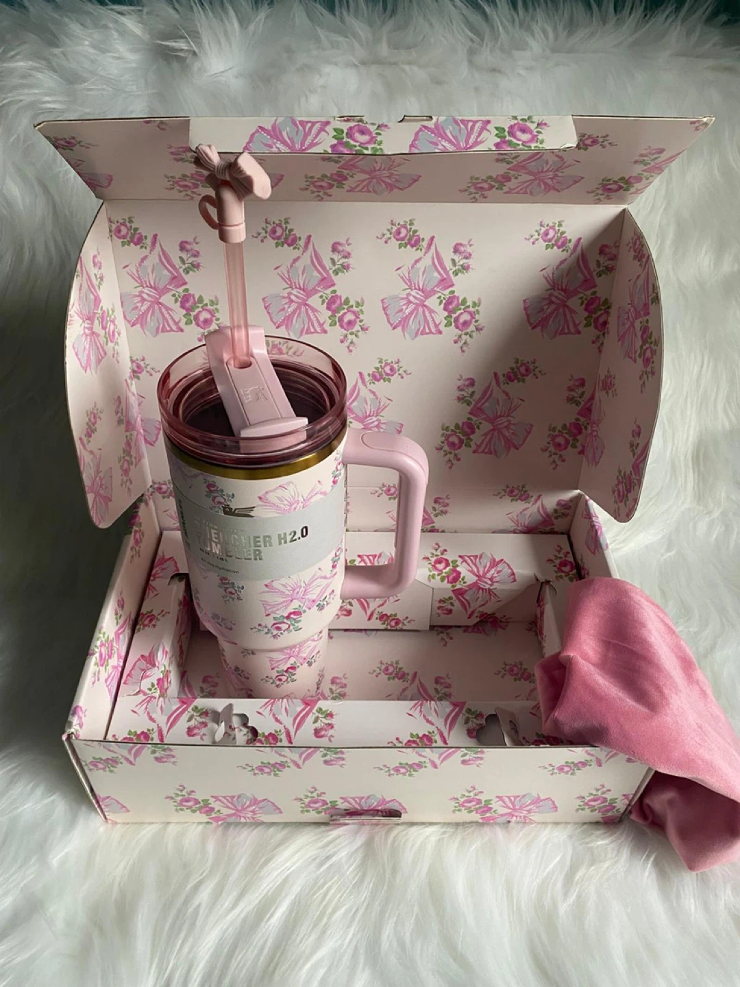Stanley Quencher H2.0 Tumbler LoveShackFancy Edition - photo 3