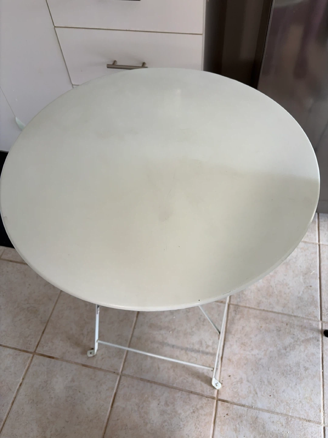 Two white dinning chairs and free round table - photo 3