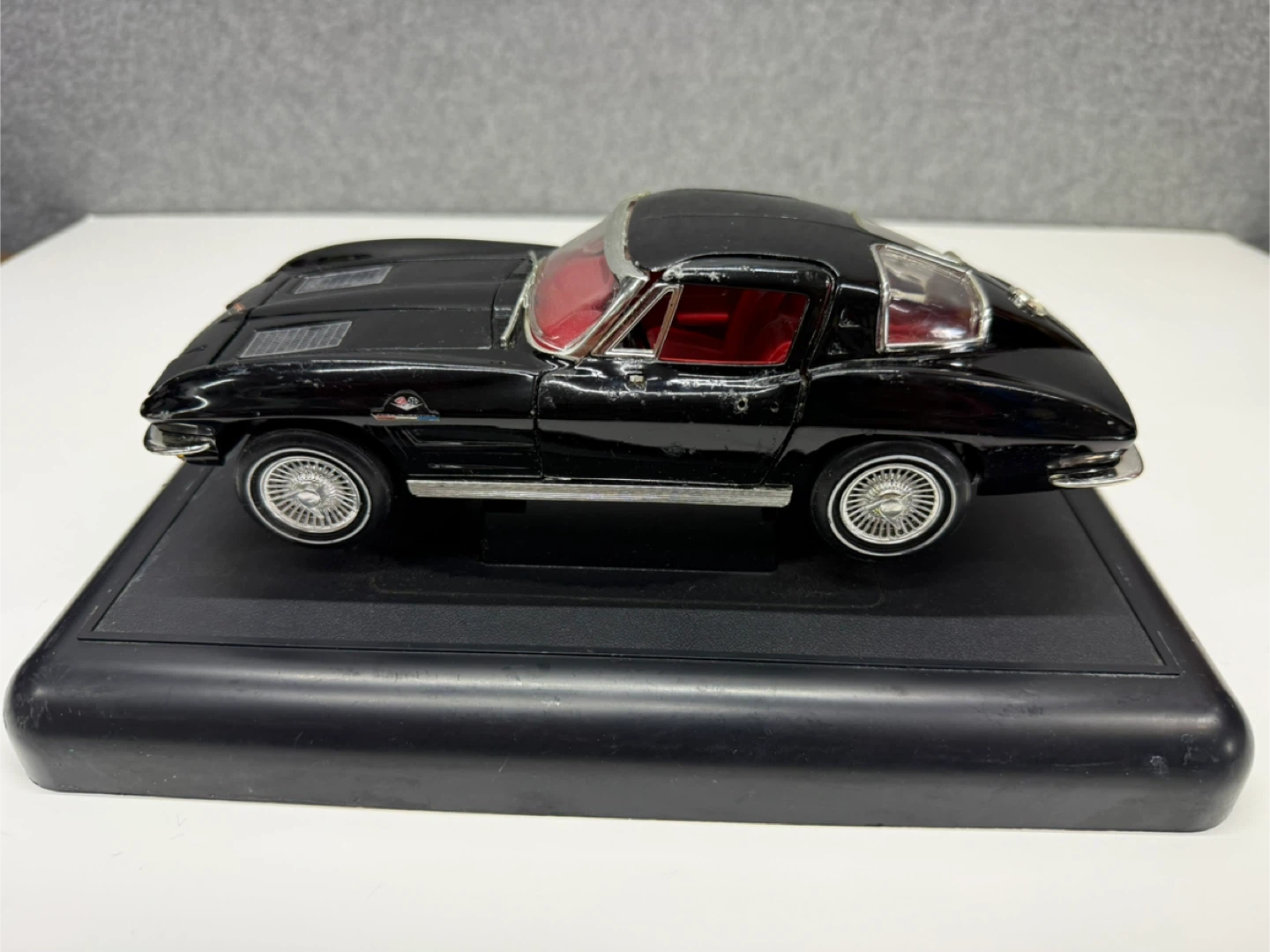 Black 1963 Chevrolet Corvette Sting Ray Model Car - photo 4