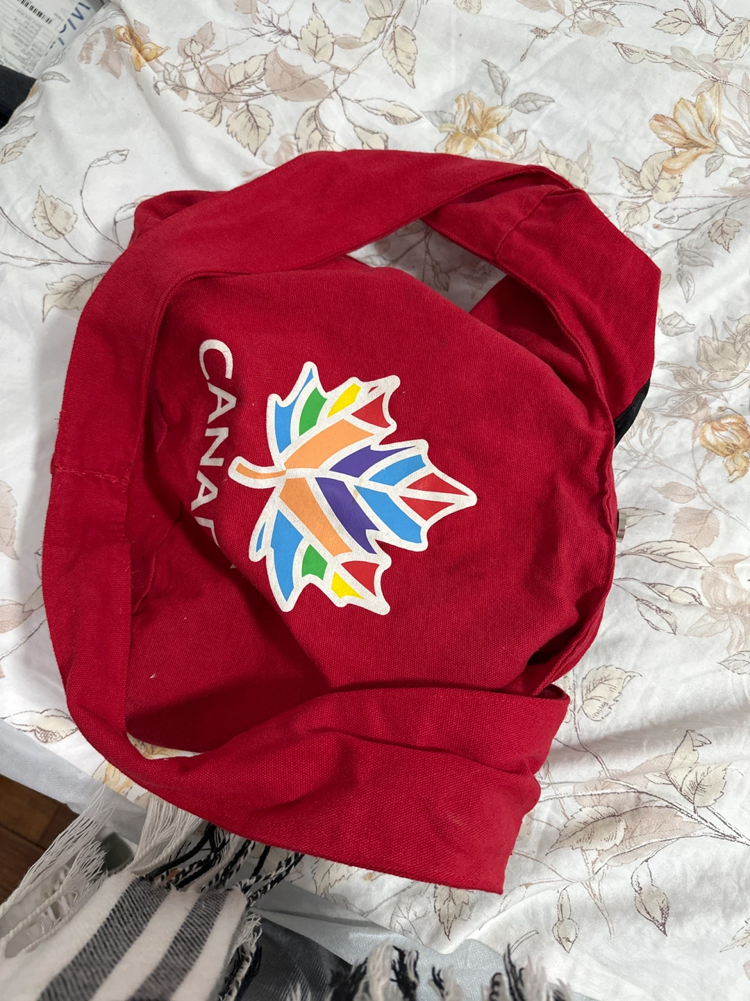 Red "Canada" Maple Leaf Souvenir Shoulder Bag - photo 3