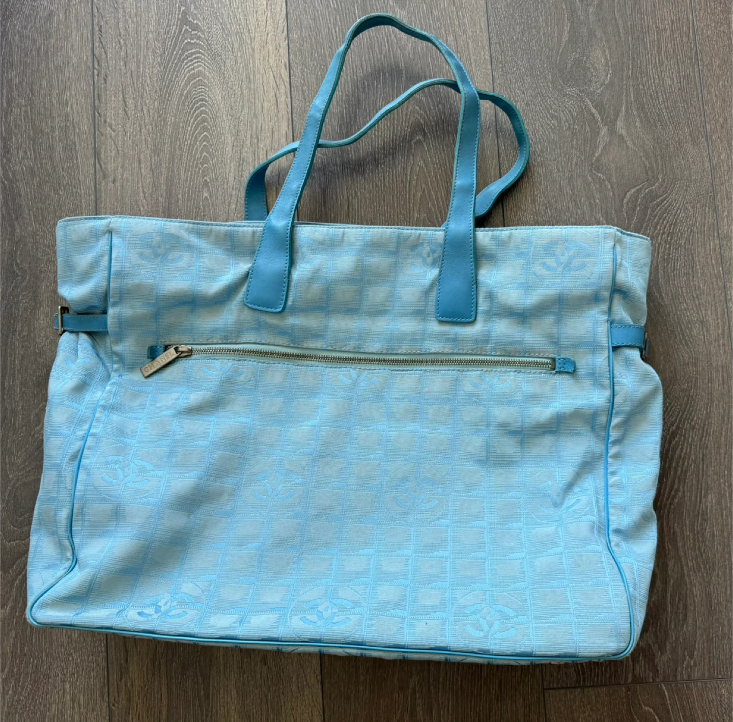Authentic Chanel Tote Bag - photo 2