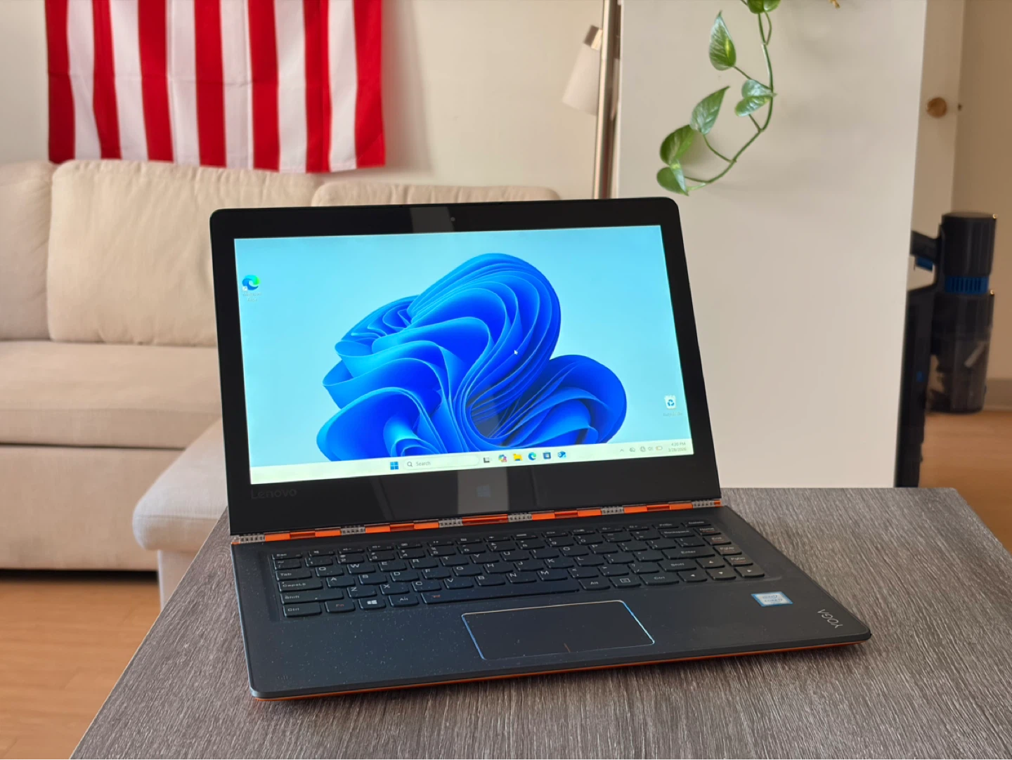 Lenovo Yoga 900-13isk 2-in-1 Laptop — i7 / 16GB / 500GB / Touch - photo 2