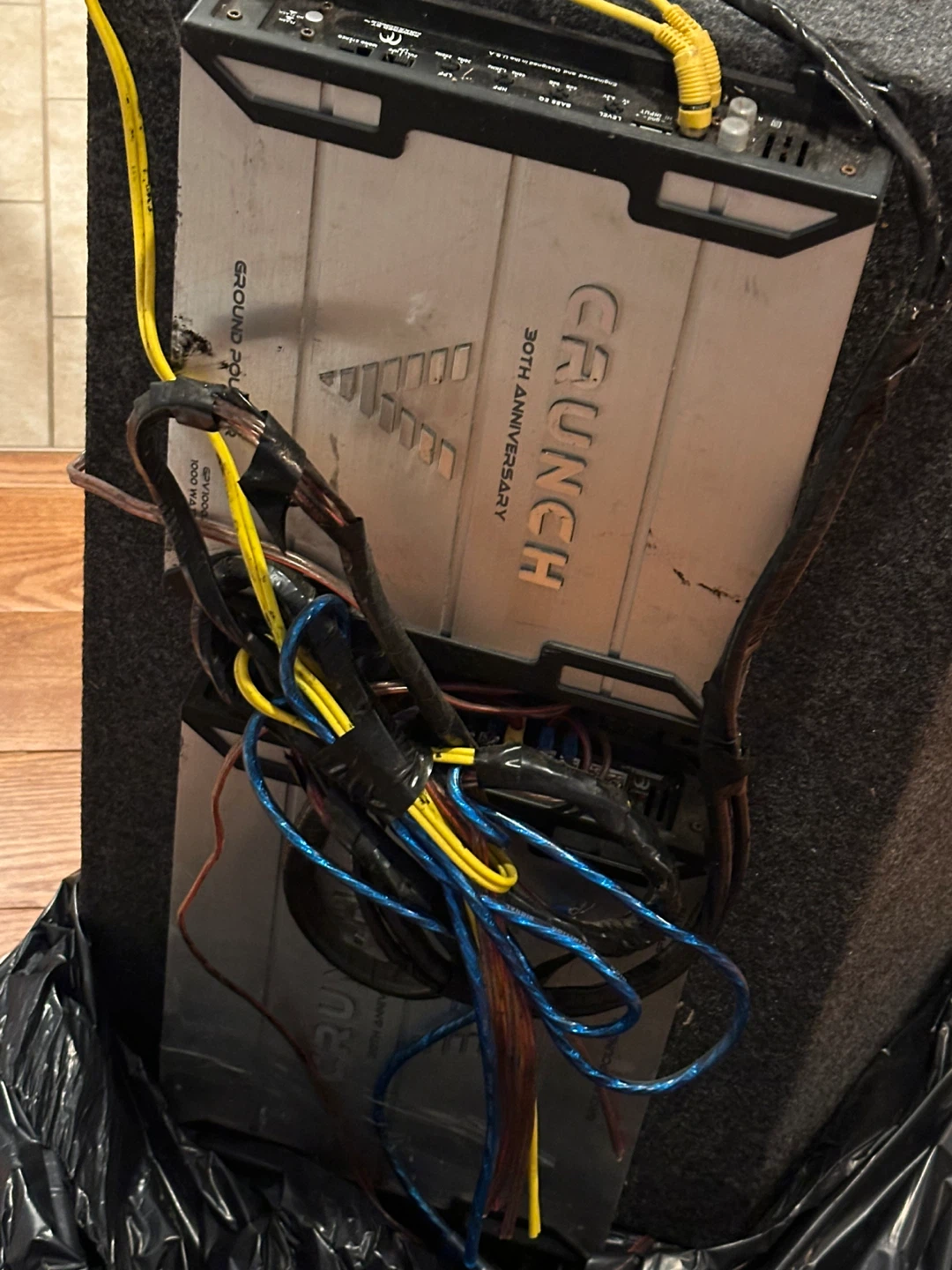 Crunch 30th Anniversary Dual Subwoofer Enclosure with Amp - photo 2