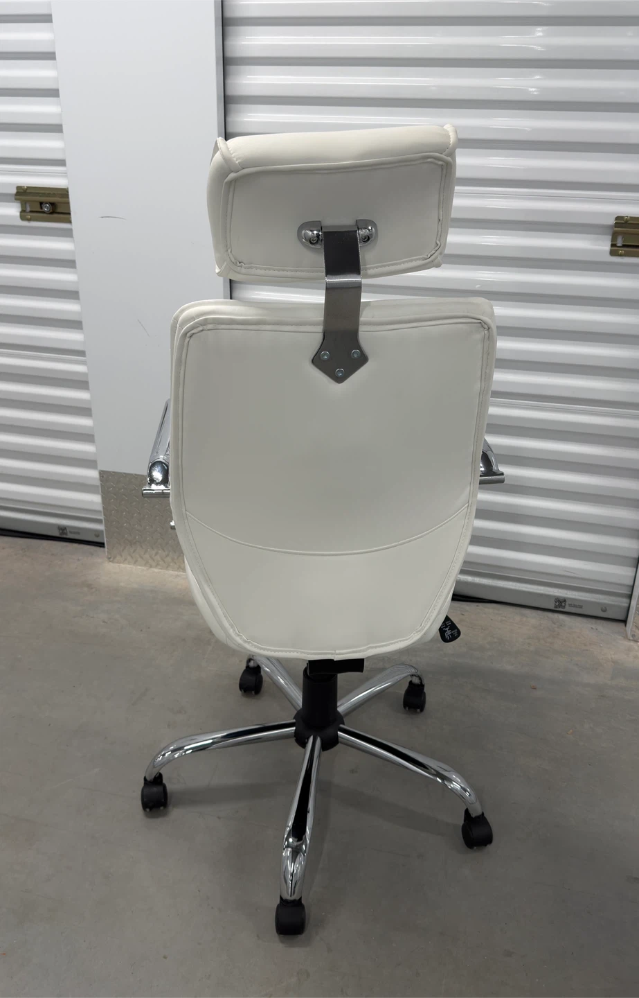White Leather Office Chair - photo 3