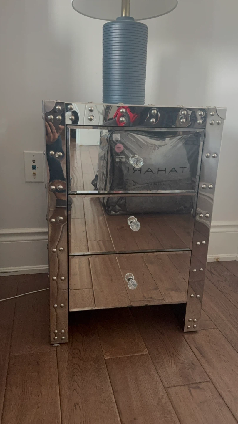 Set of two Mirrored Nightstands with 3 Drawers *minor damage* - photo 2