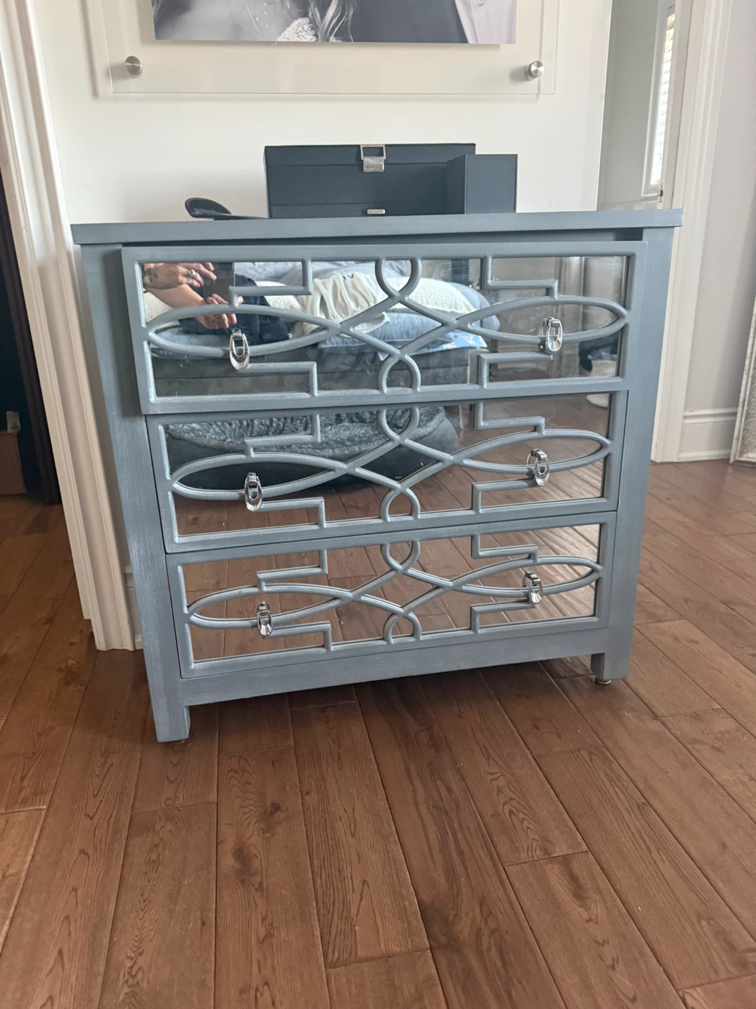 Grey / blue  Mirrored 3-Drawer Dresser (broken tracks)