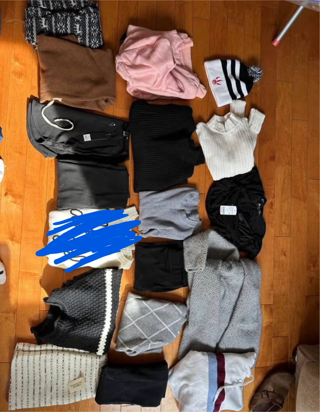 48 pieces bundle Assorted Women's Clothing and accessory Bundle - photo 3