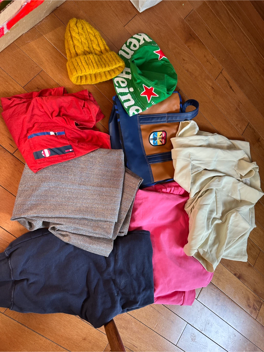 48 pieces bundle Assorted Women's Clothing and accessory Bundle - photo 2