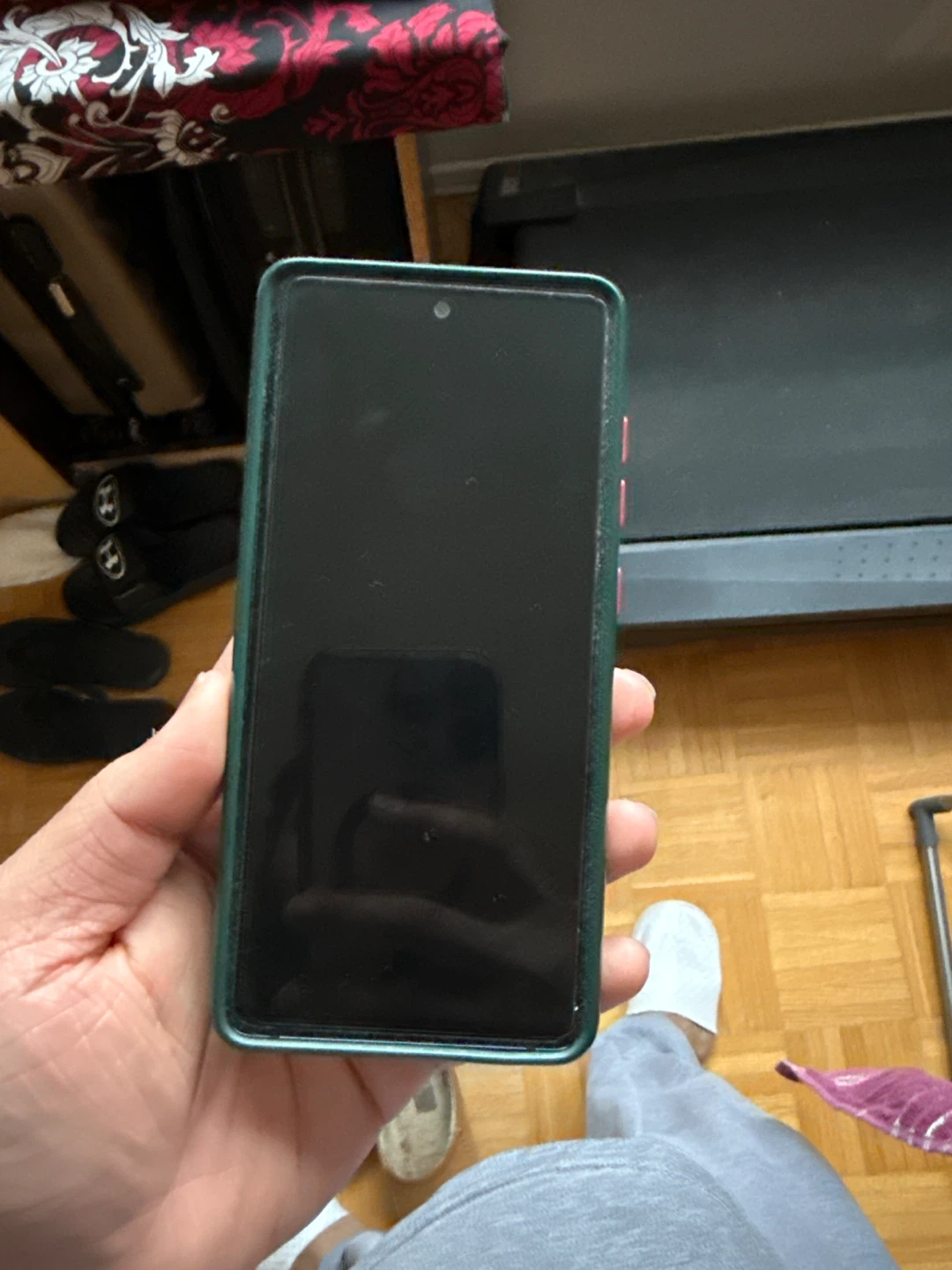 Samsung galaxy s20 Fe with Green Case