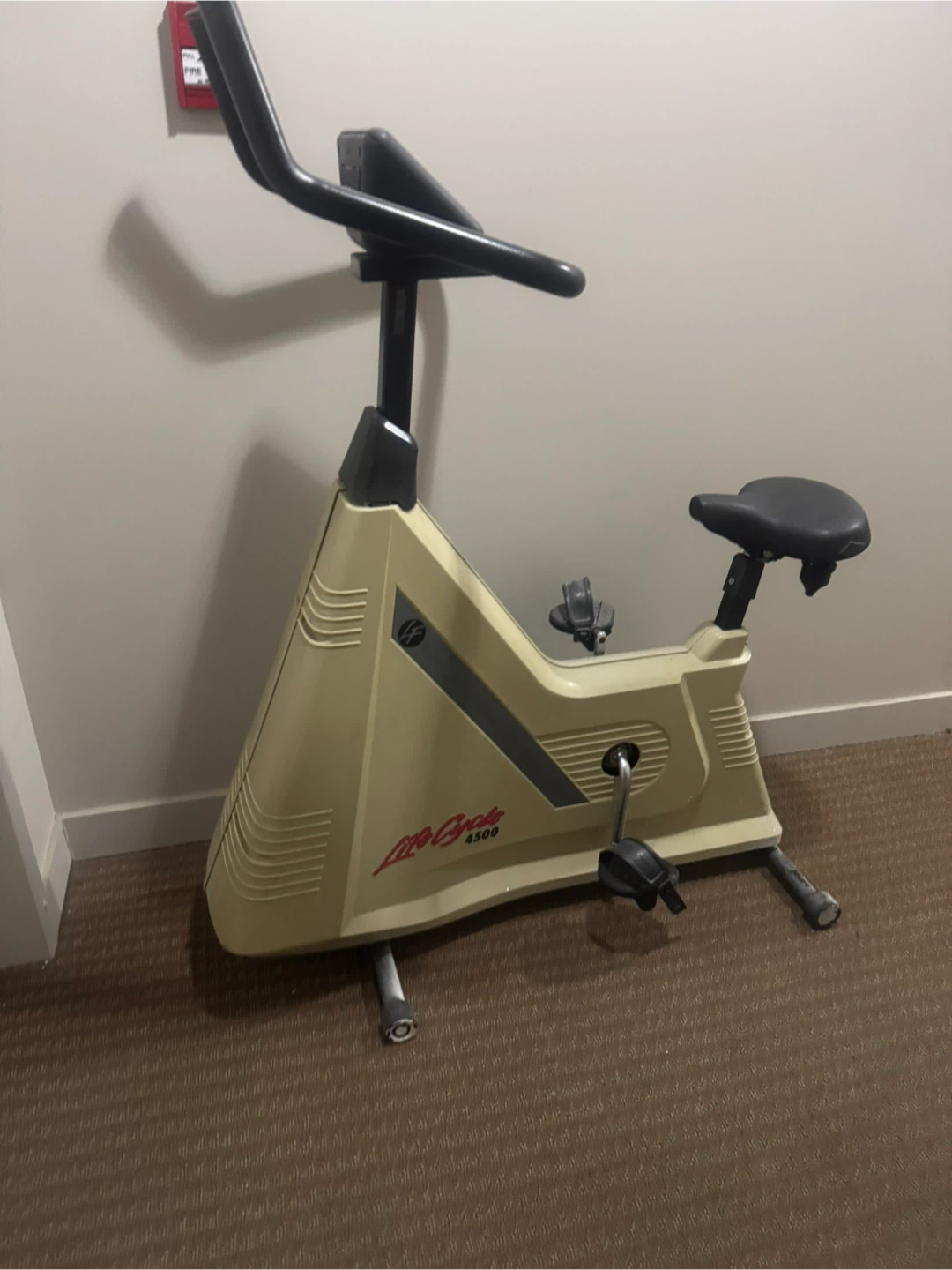 Life Fitness 4500 Stationary Exercise Bike