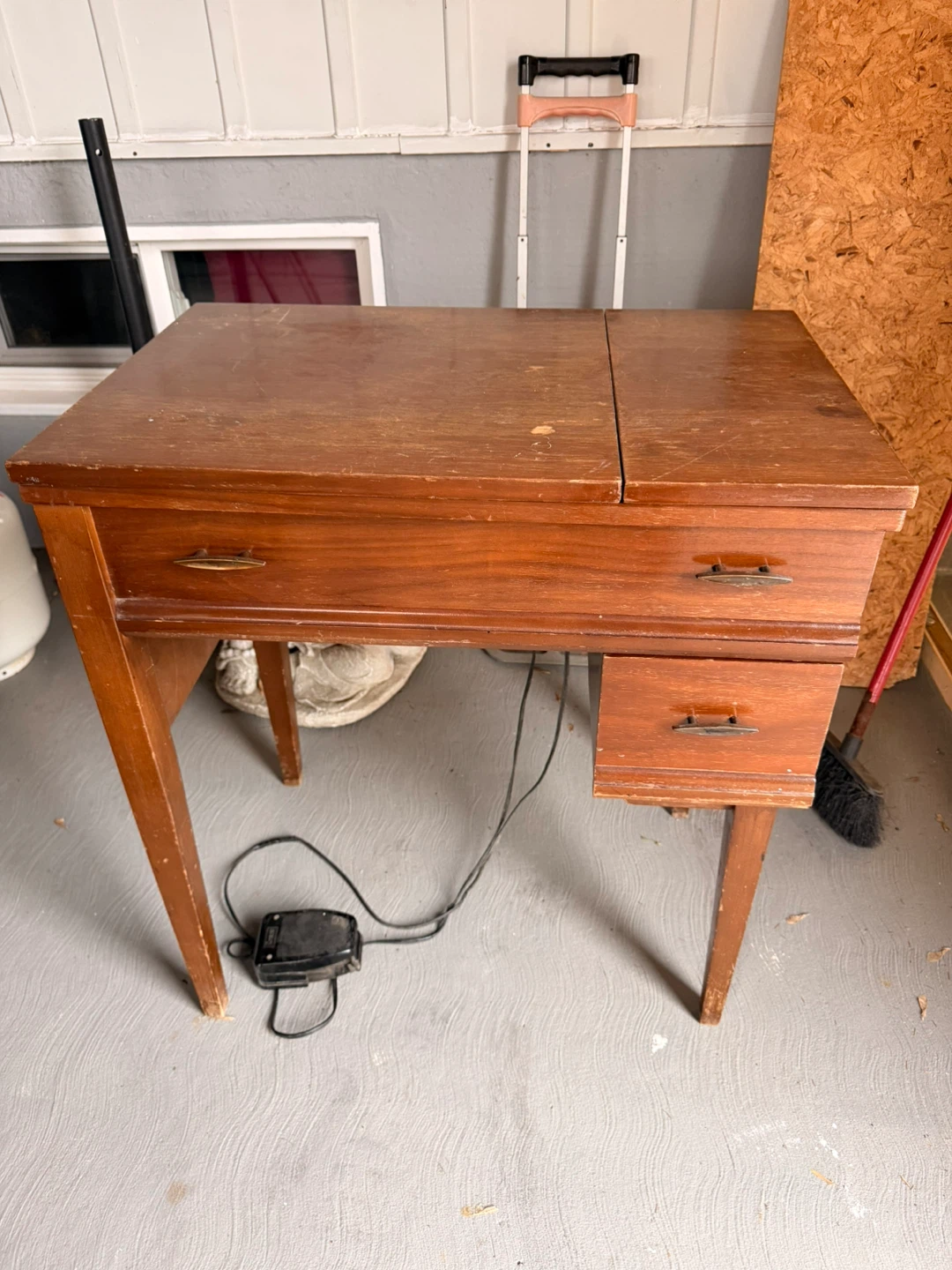 Sears Kenmore Sewing Machine in Wooden Cabinet - photo 5