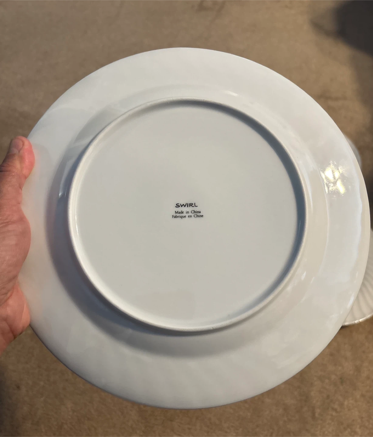 Beautiful White Swirl Dinner Plates (4 available) … Brand New 🥕 - photo 2
