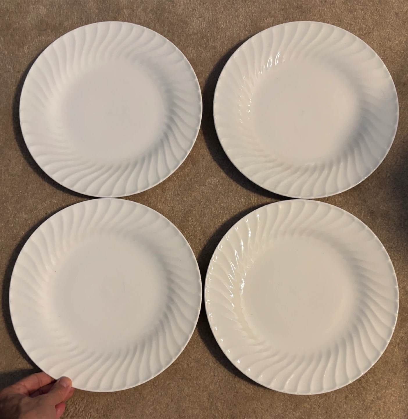 Beautiful White Swirl Dinner Plates (4 available) … Brand New 🥕 - photo 4