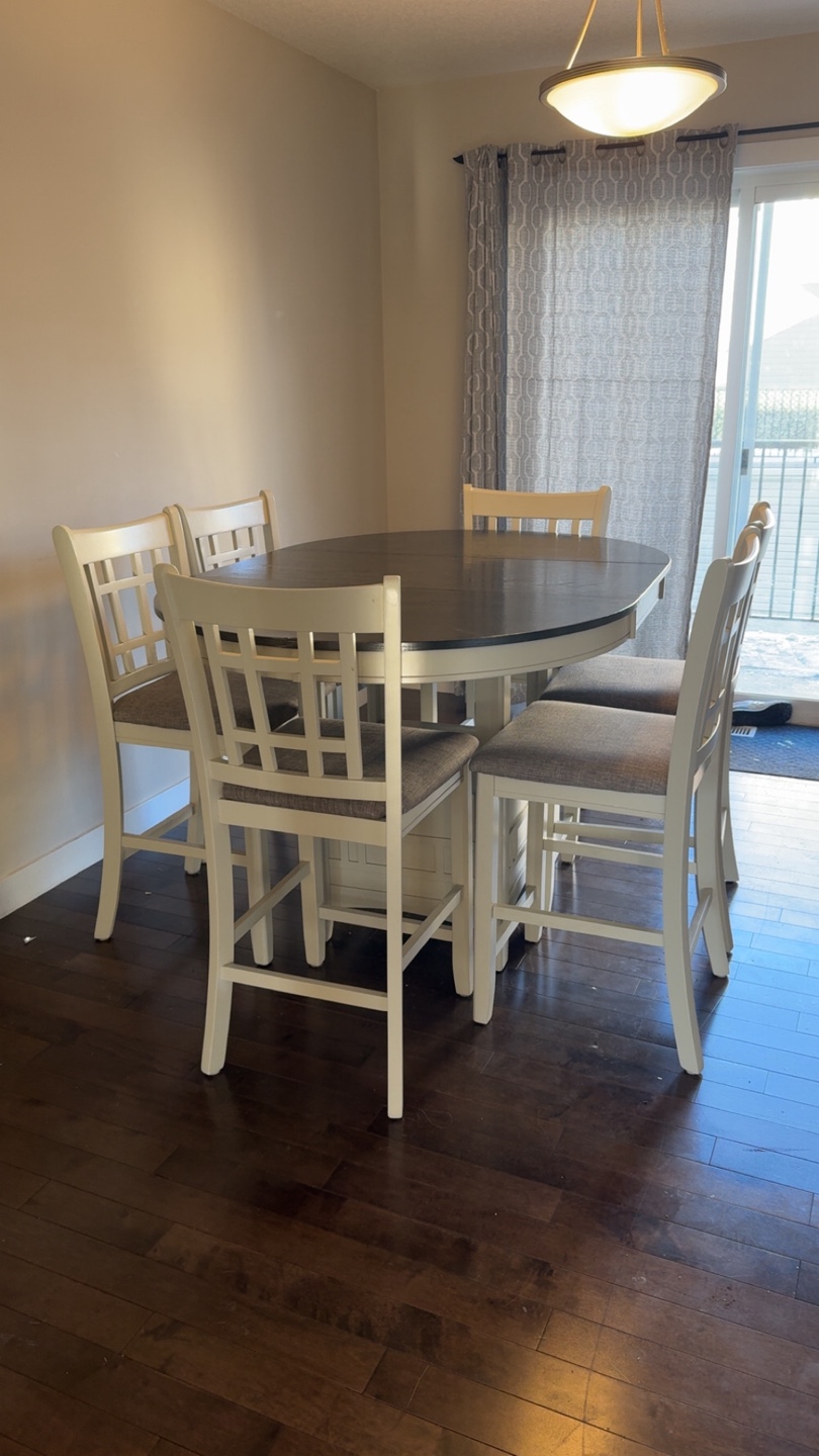 Round Pedestal Dining Table with 6 Chairs