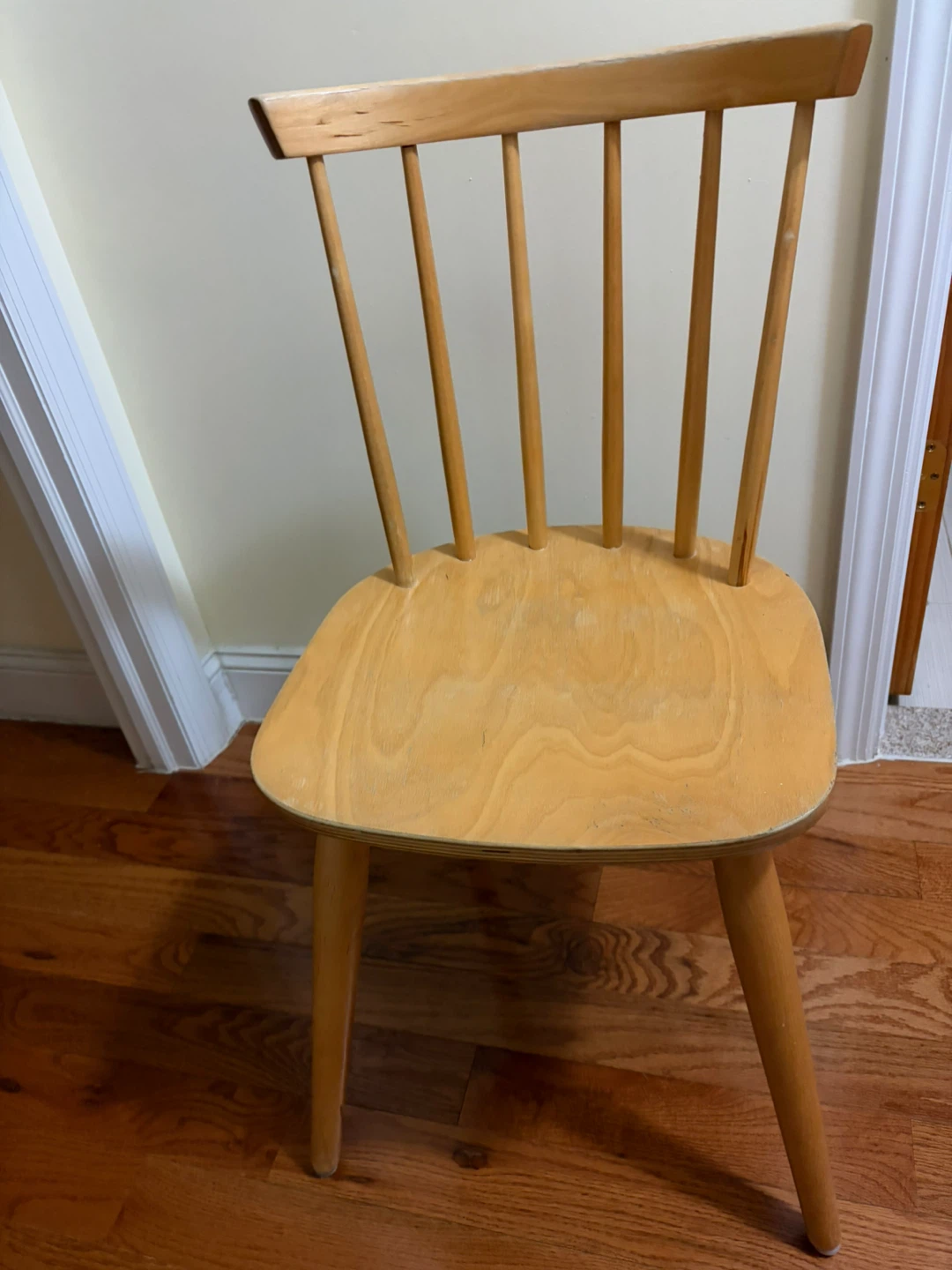 🥕 Wooden Dining Chair