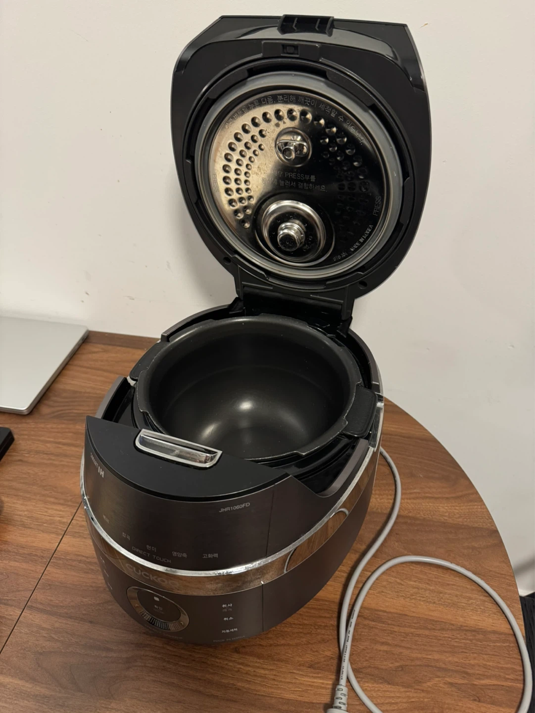 CUCKOO JHR1060FD Rice Cooker with Step Up & Down Transformer - photo 2