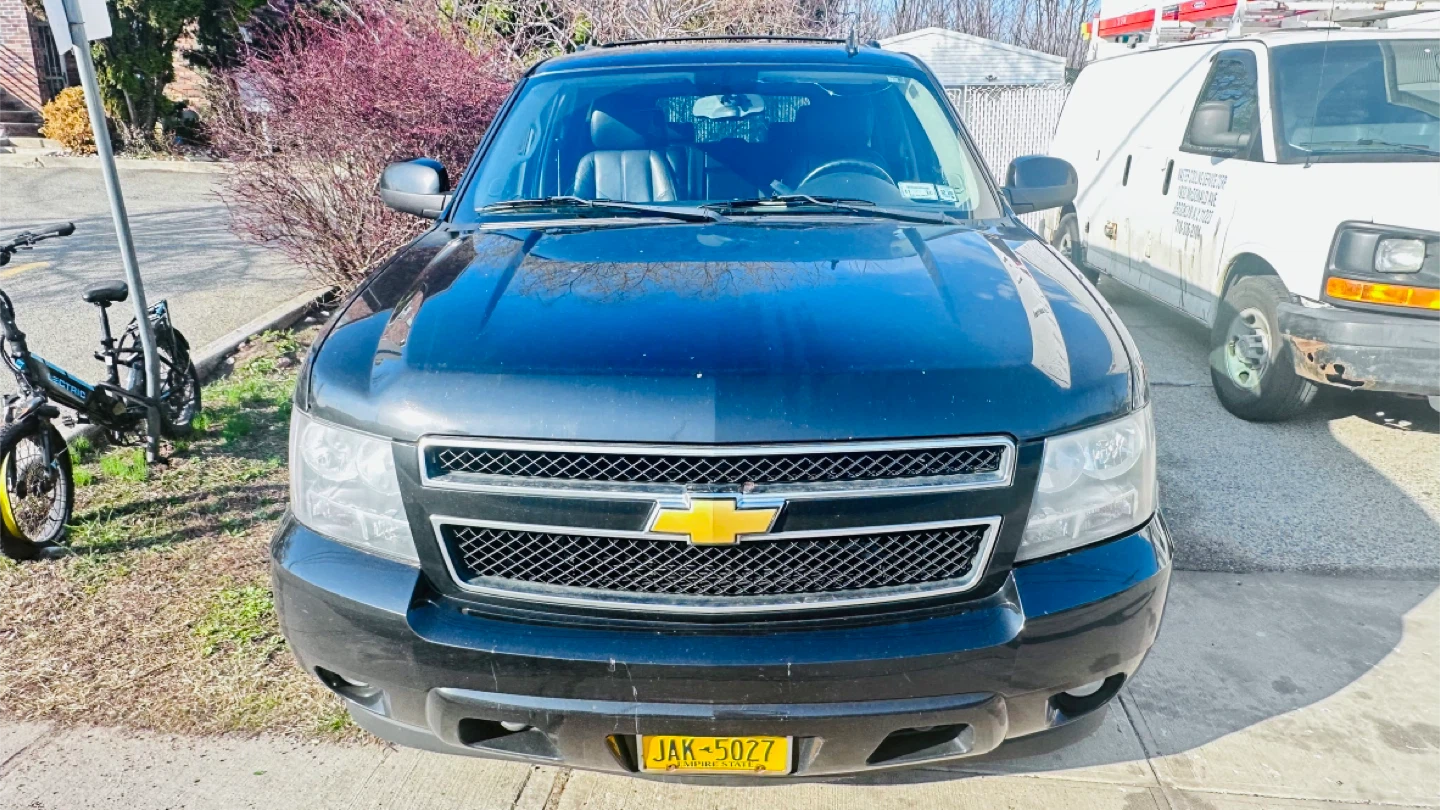 Black Chevrolet Suburban SUV - photo 5