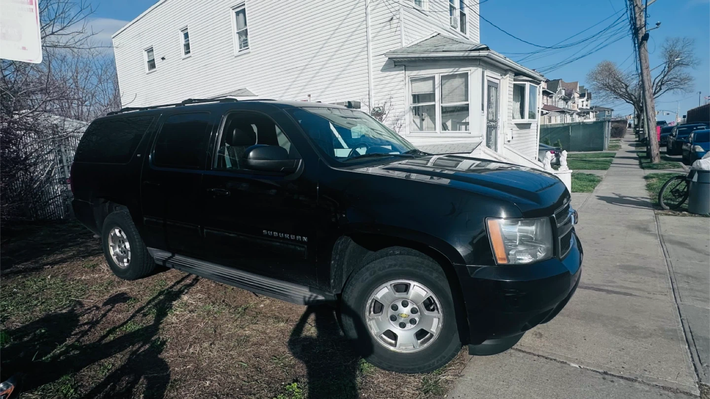 Black Chevrolet Suburban SUV - photo 4
