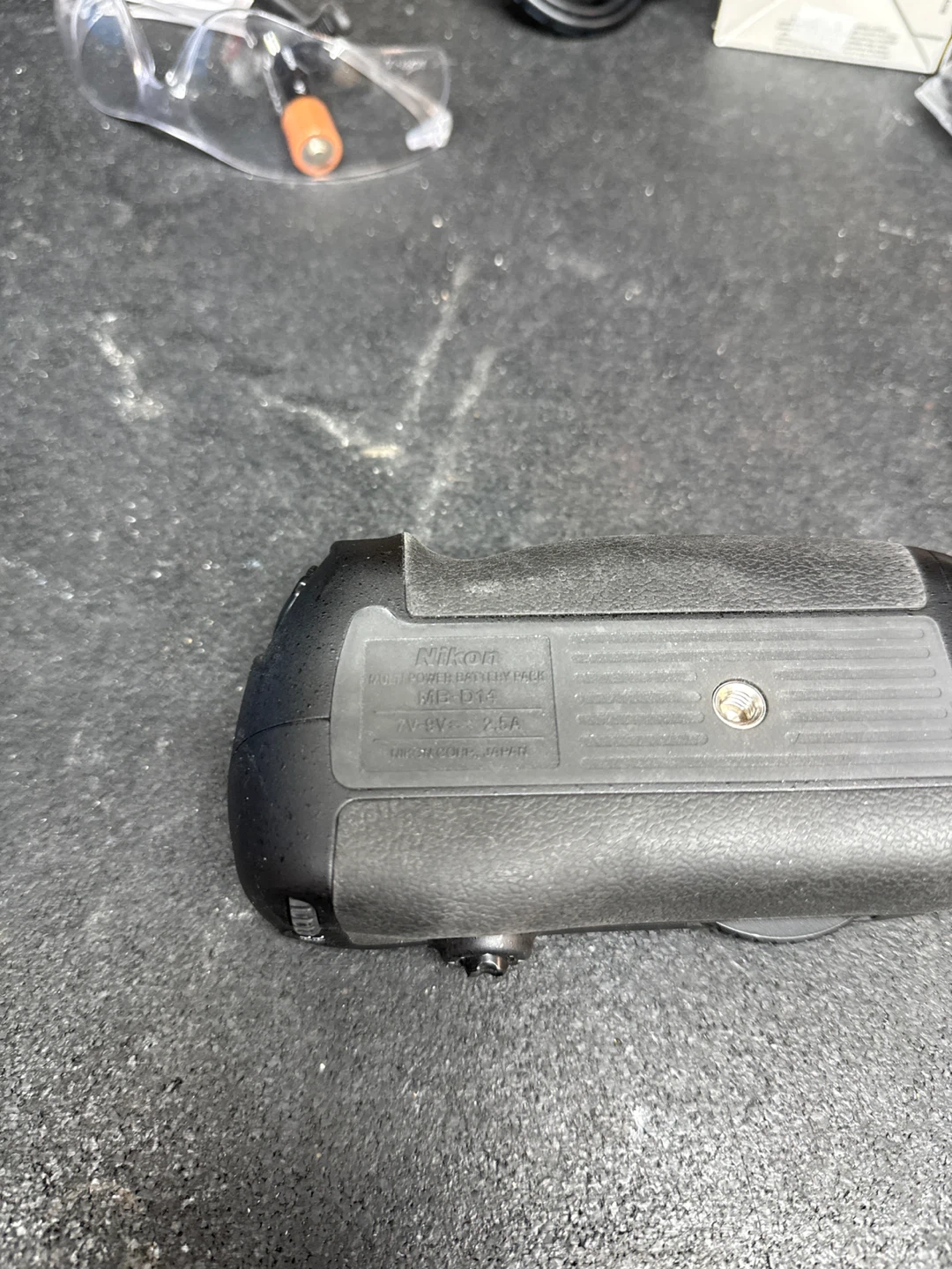 Nikon MB-D13 Battery Pack Grip - photo 2