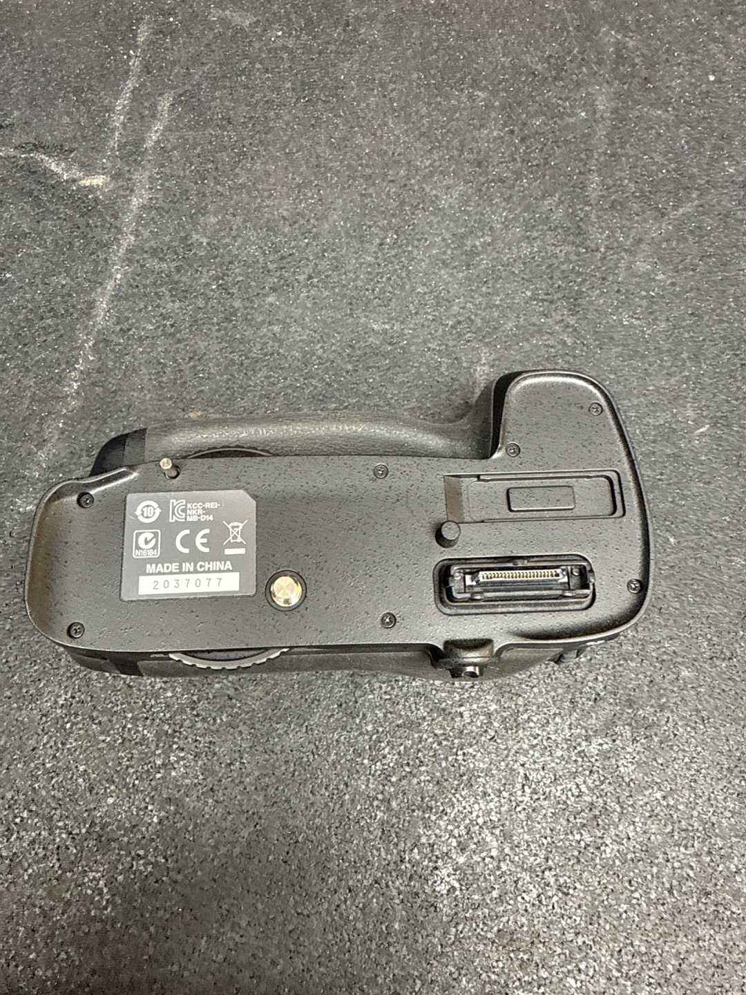 Nikon MB-D13 Battery Pack Grip - photo 3