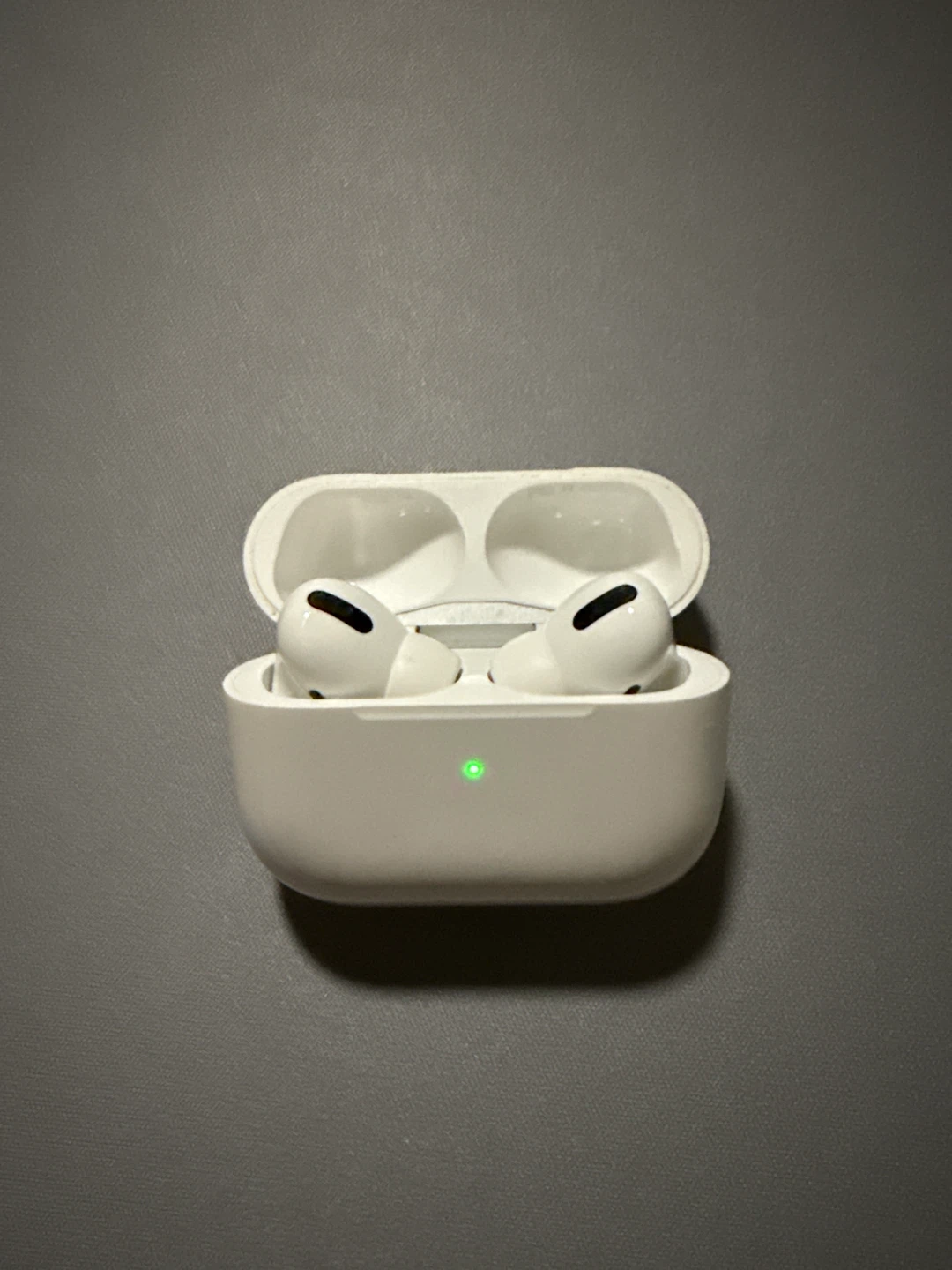 Apple AirPods Pro (1st Gen) with Charging Case - photo 3