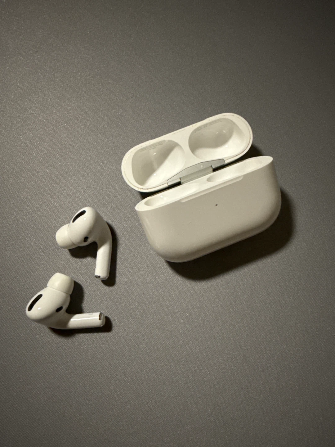 Apple AirPods Pro (1st Gen) with Charging Case