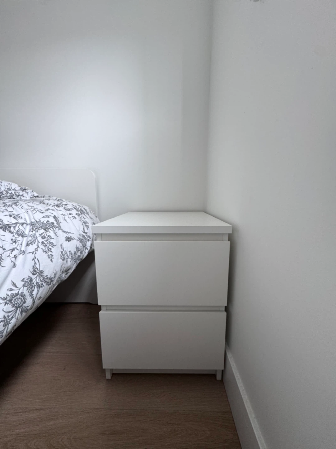 White 2-Drawer Nightstand