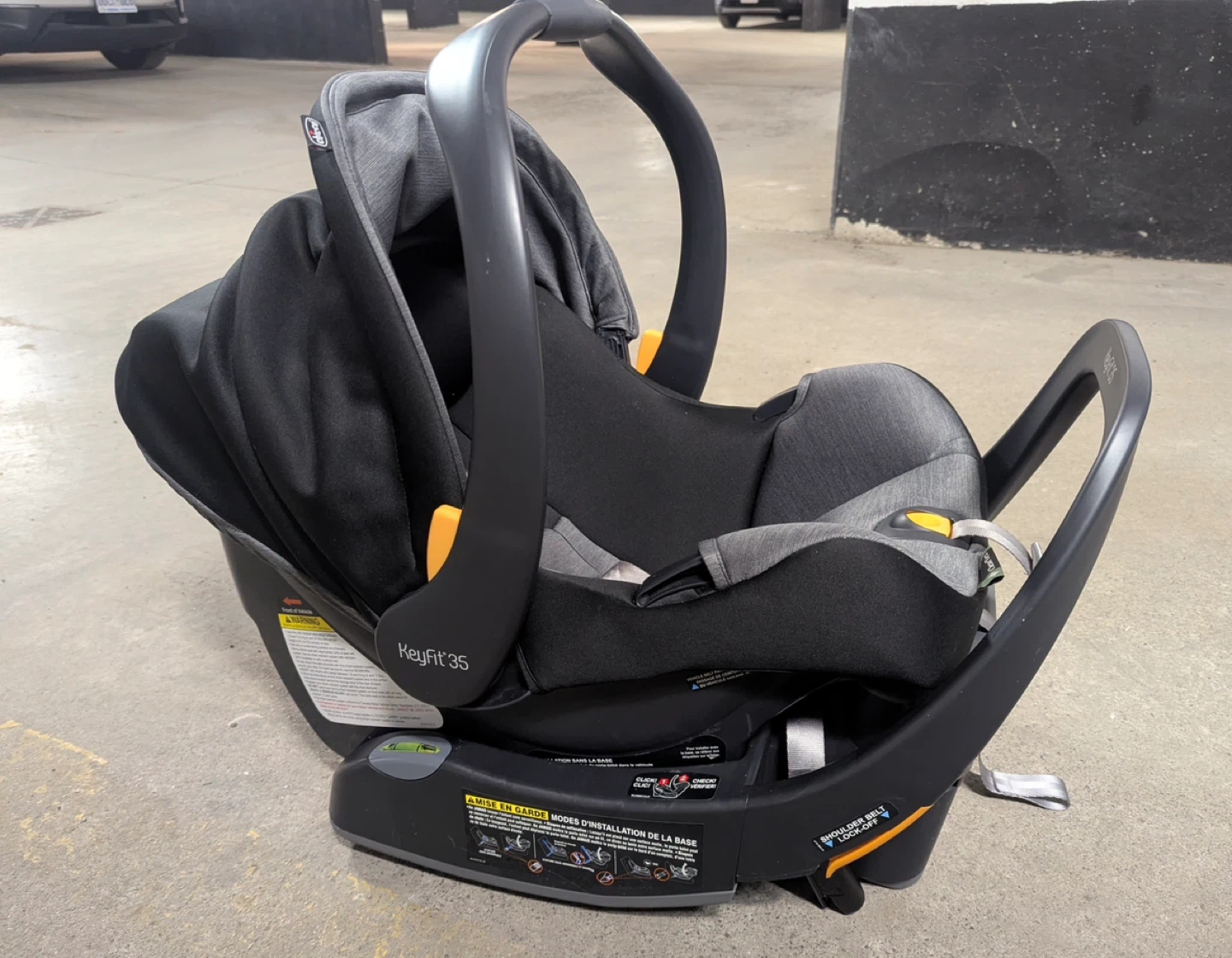 Chicco Keyfit 35 Infant Car Seat & FREE JJ Cole winter cover