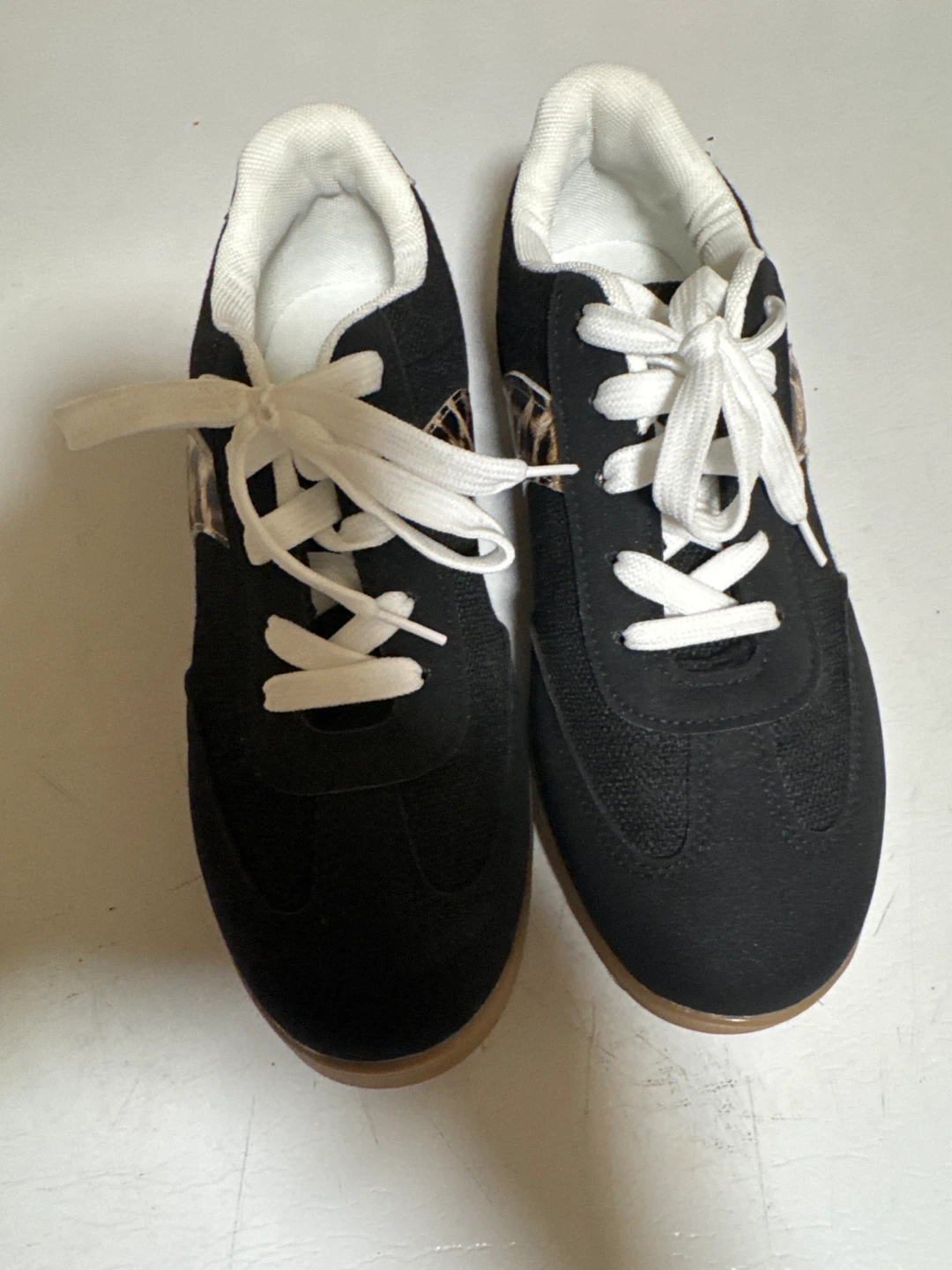 Black sneakers with leopard print accent