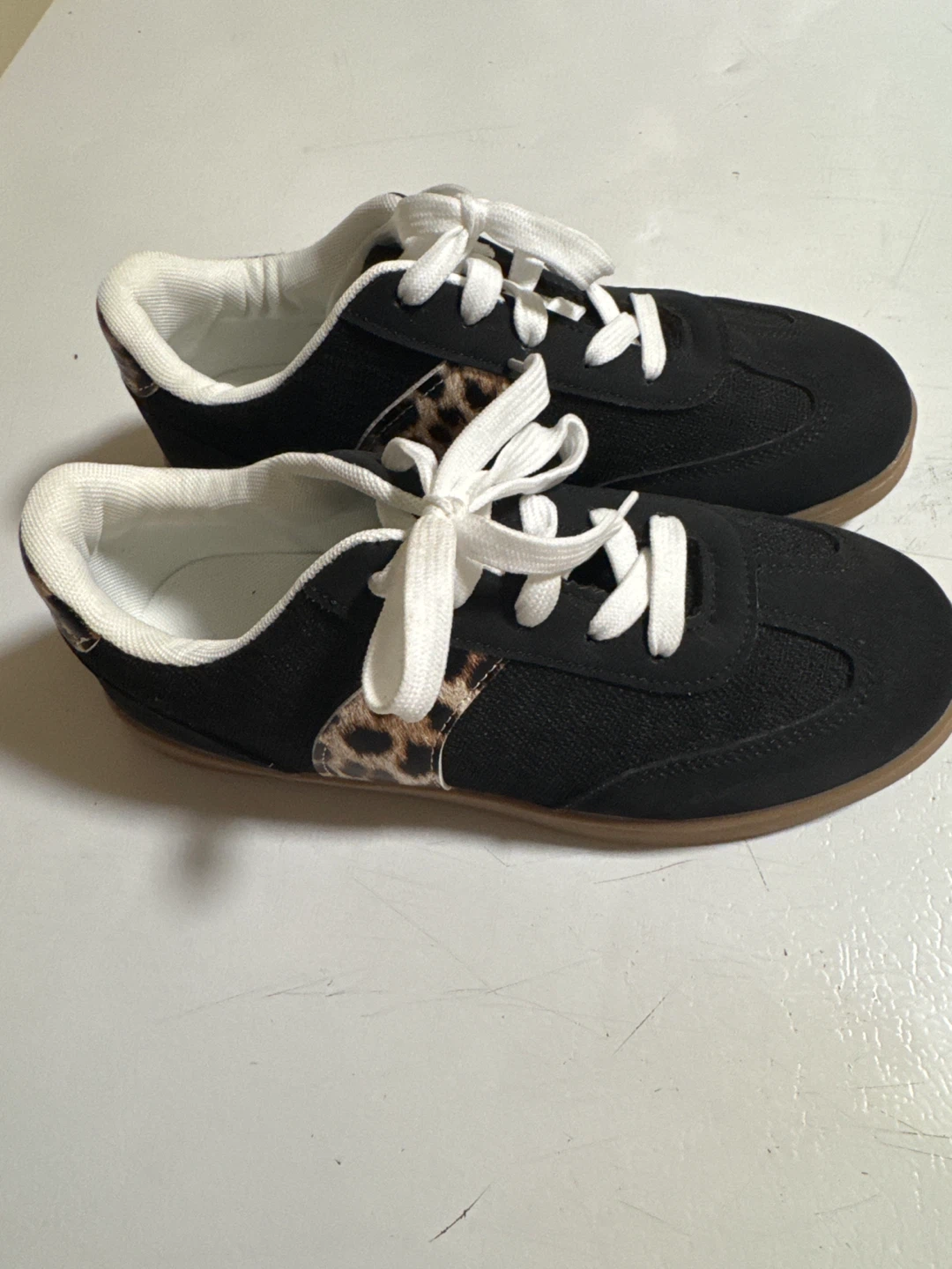 Black sneakers with leopard print accent - photo 2