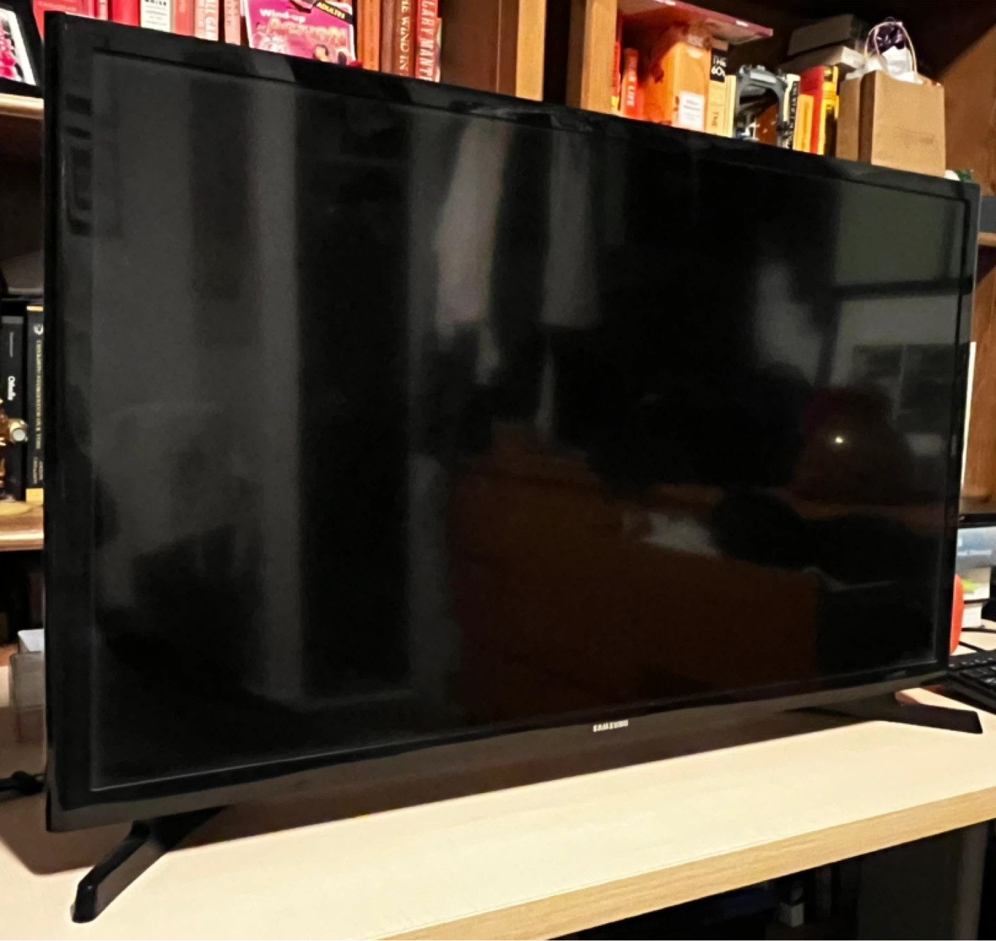 Samsung 32" HD Television UN32J4000AF