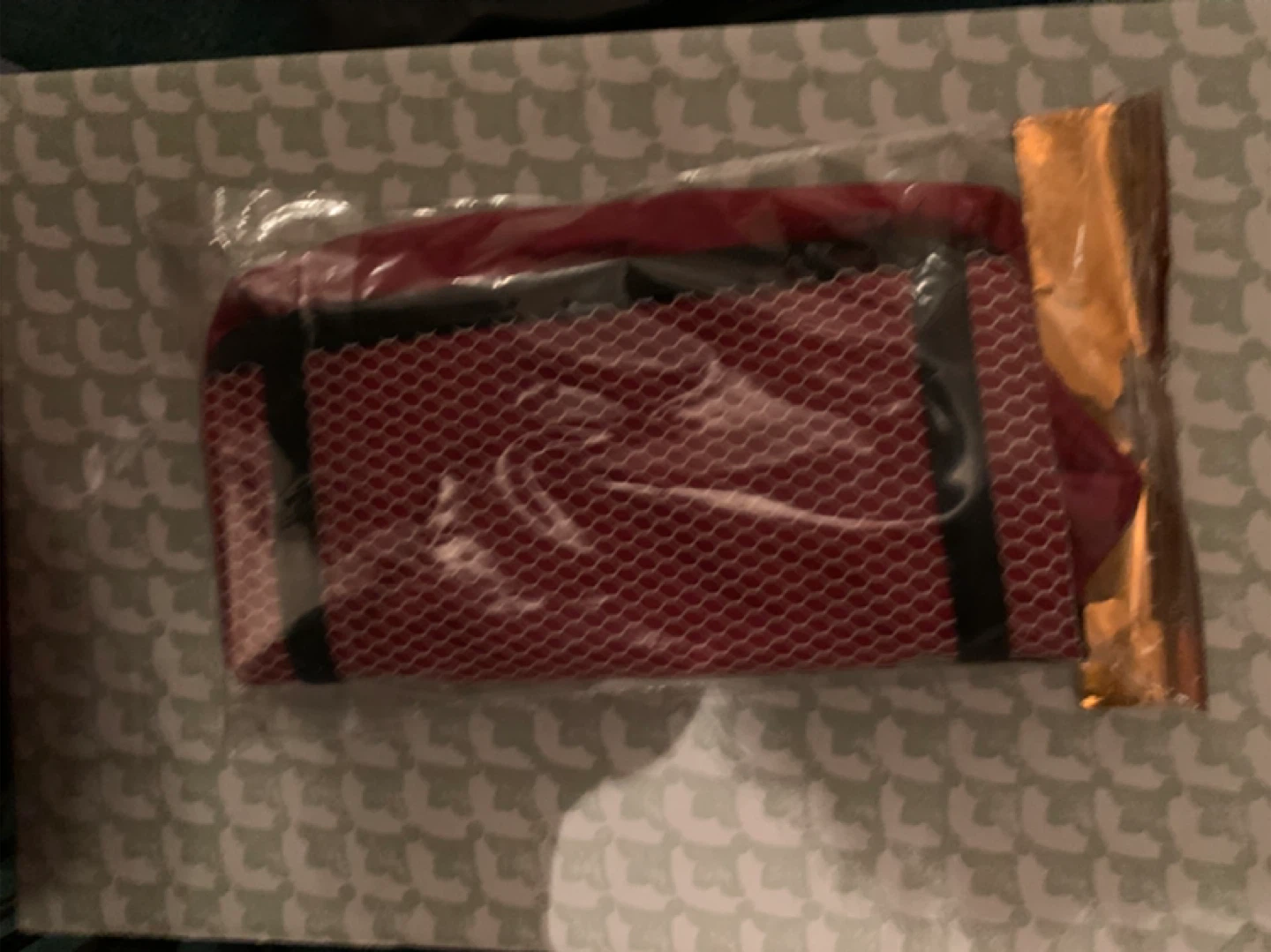 Red insulated tote bag with mesh pocket - photo 3