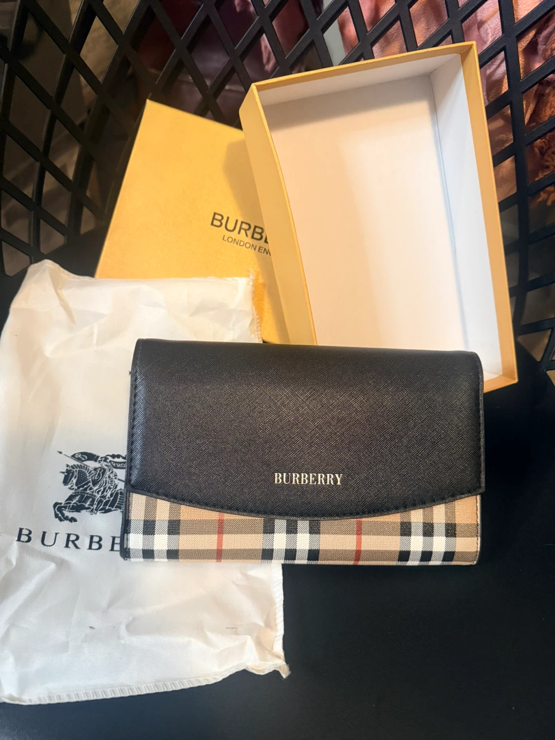 Burberry purse  Check Accent