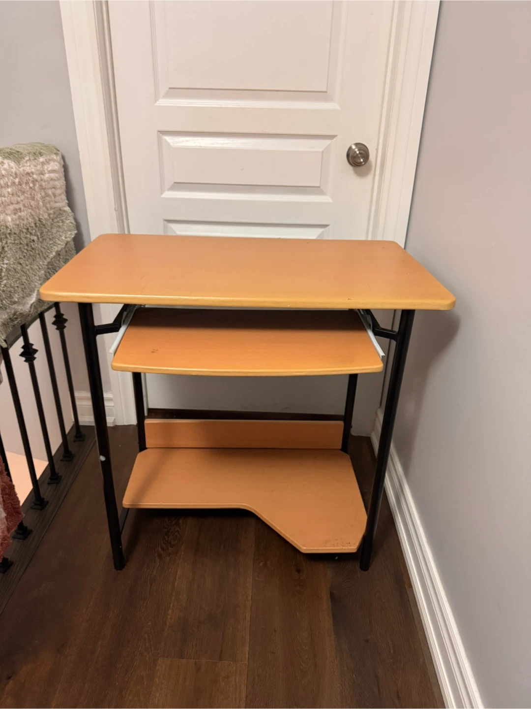 Computer Desk with Keyboard Tray