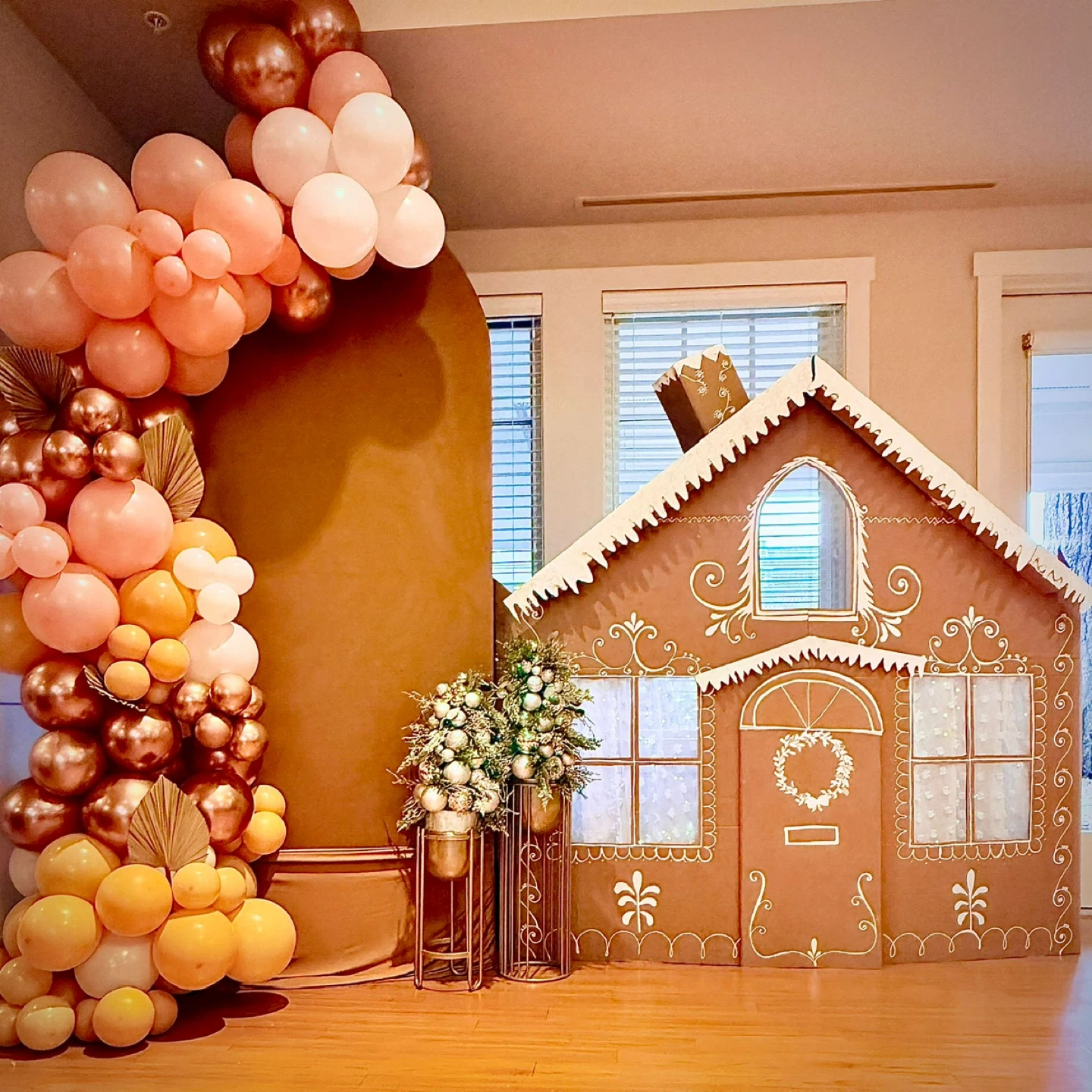 Cardboard Gingerbread House photo prop - photo 4
