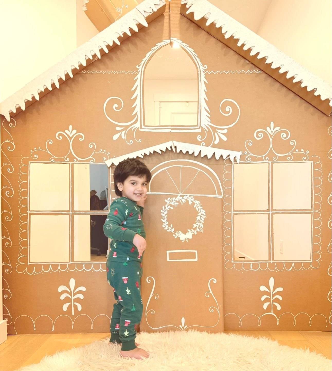 Cardboard Gingerbread House photo prop - photo 2